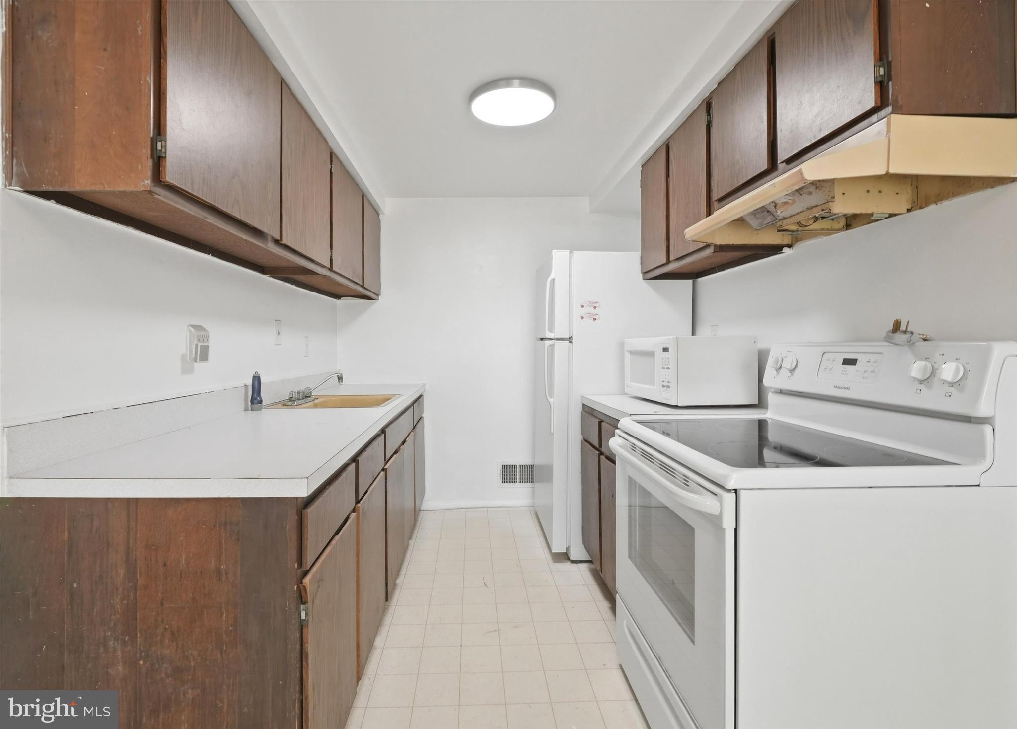 WHISPERING PINES - Residential