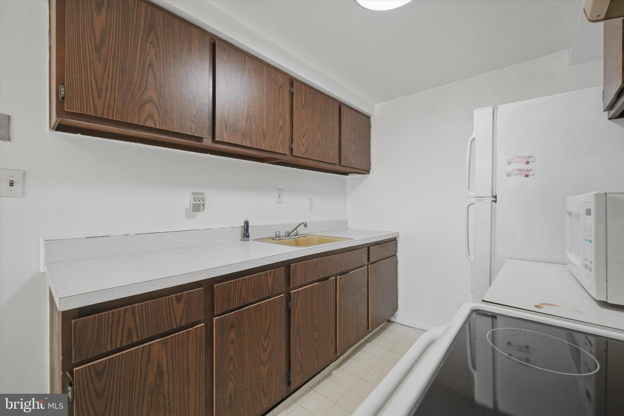 WHISPERING PINES - Residential