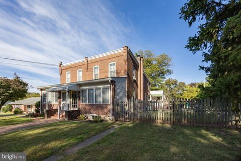 Photo of 335 Arch Street, ROYERSFORD, PA 19468 (MLS # PAMC2157934)