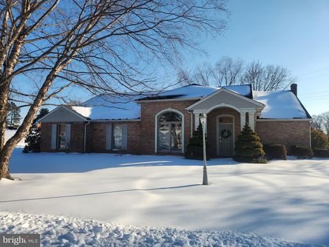 33 TARA DRIVE LITITZ PA 17543