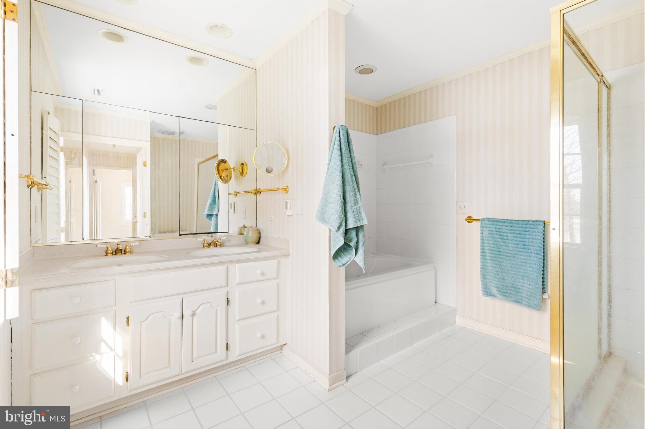 SADDLE CREEK - Residential