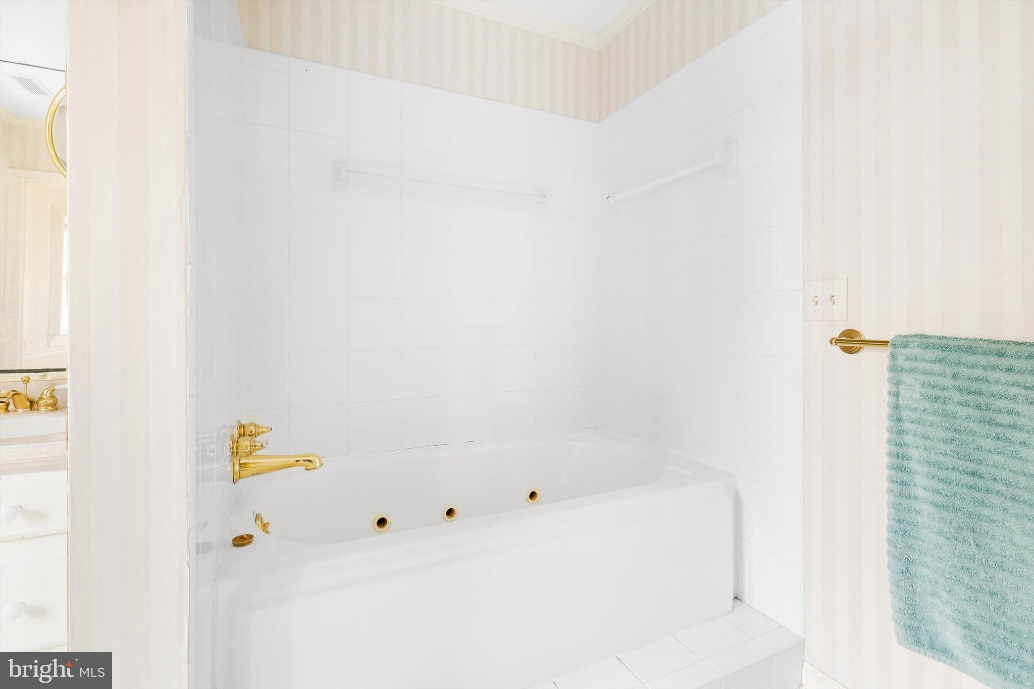 SADDLE CREEK - Residential