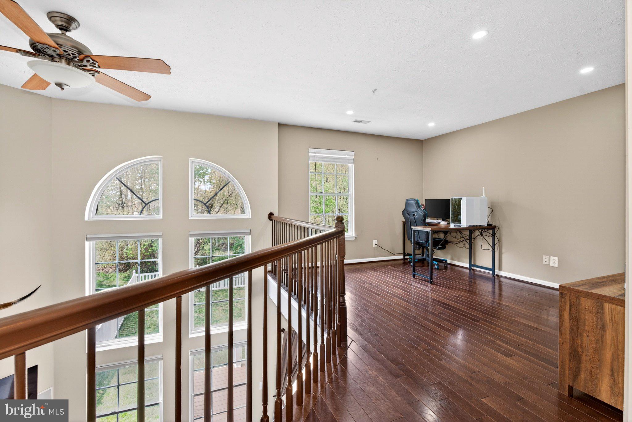 LOU MAR ESTATES - Residential