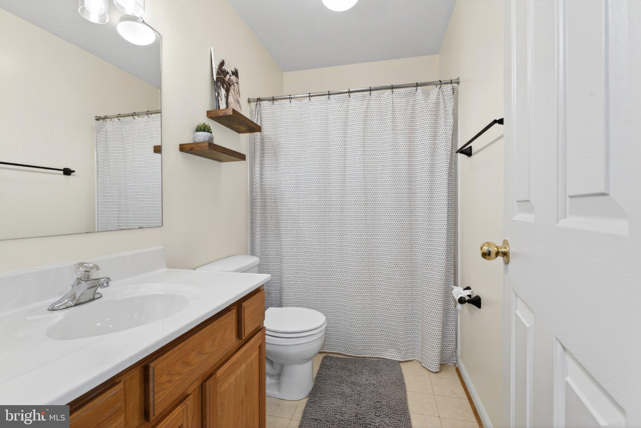 LOU MAR ESTATES - Residential