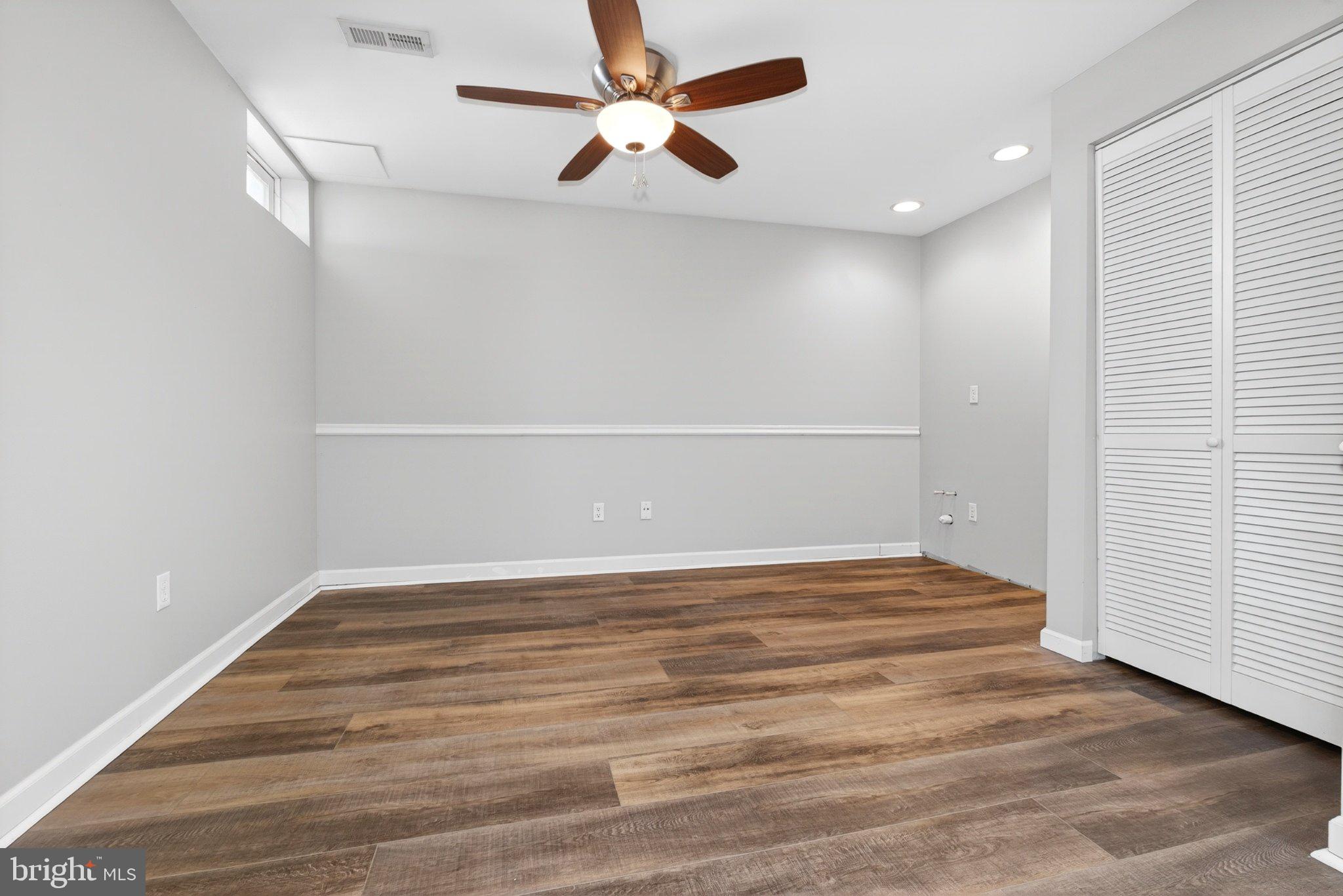 LOU MAR ESTATES - Residential