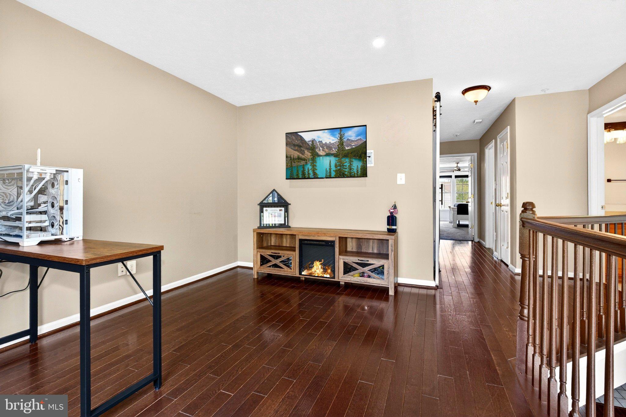 LOU MAR ESTATES - Residential