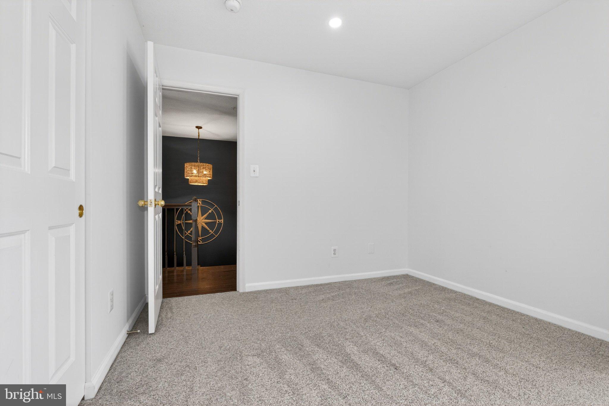 LOU MAR ESTATES - Residential