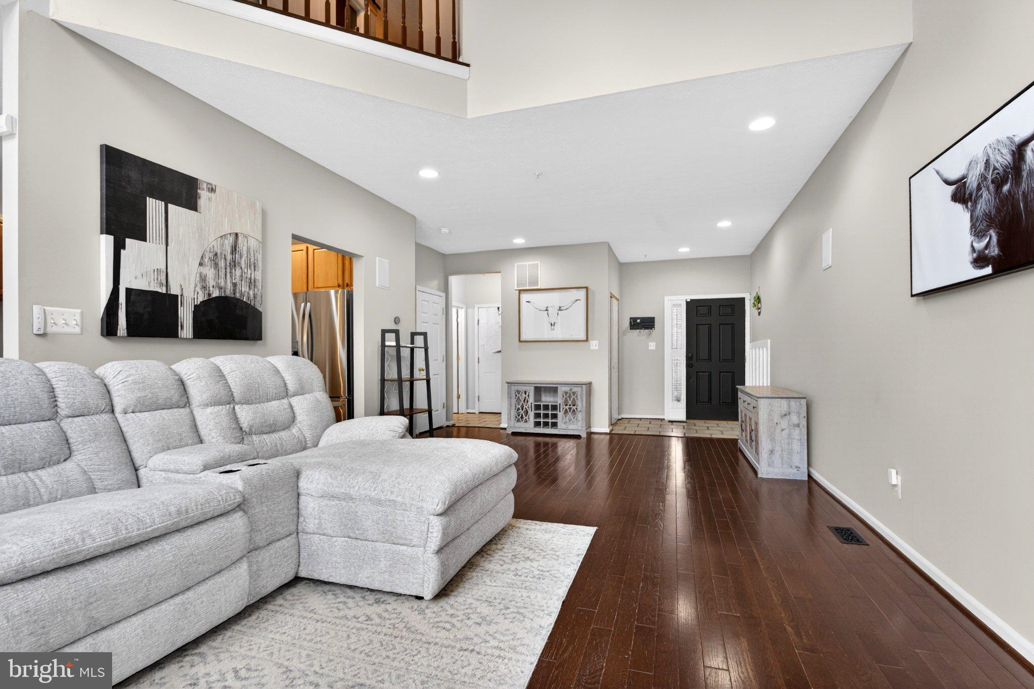 LOU MAR ESTATES - Residential