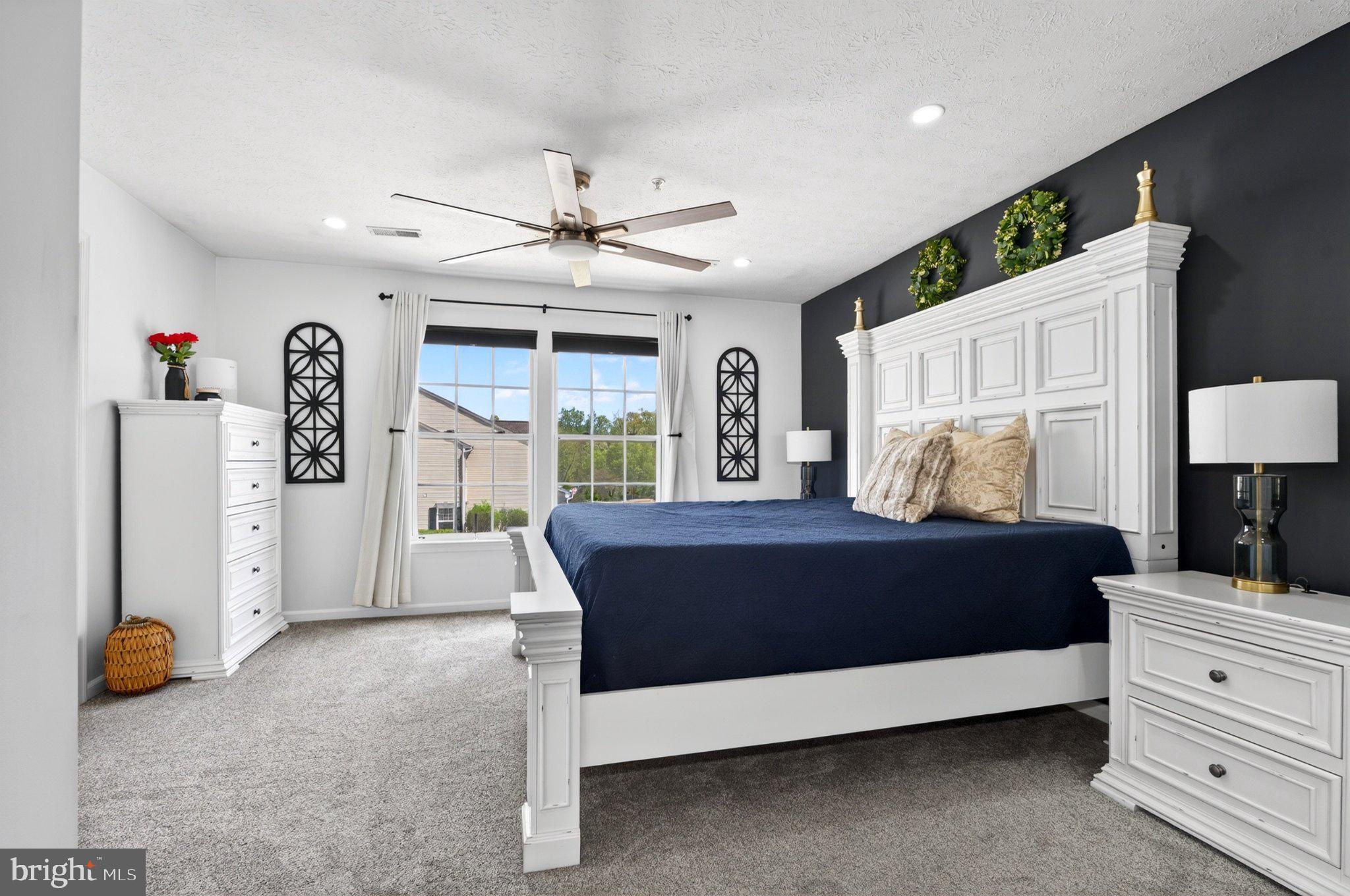 LOU MAR ESTATES - Residential