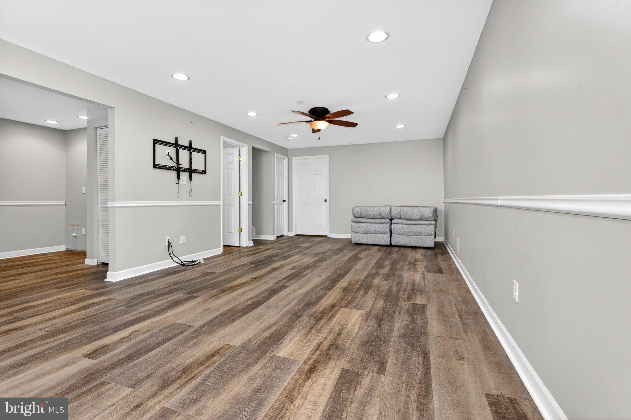 LOU MAR ESTATES - Residential