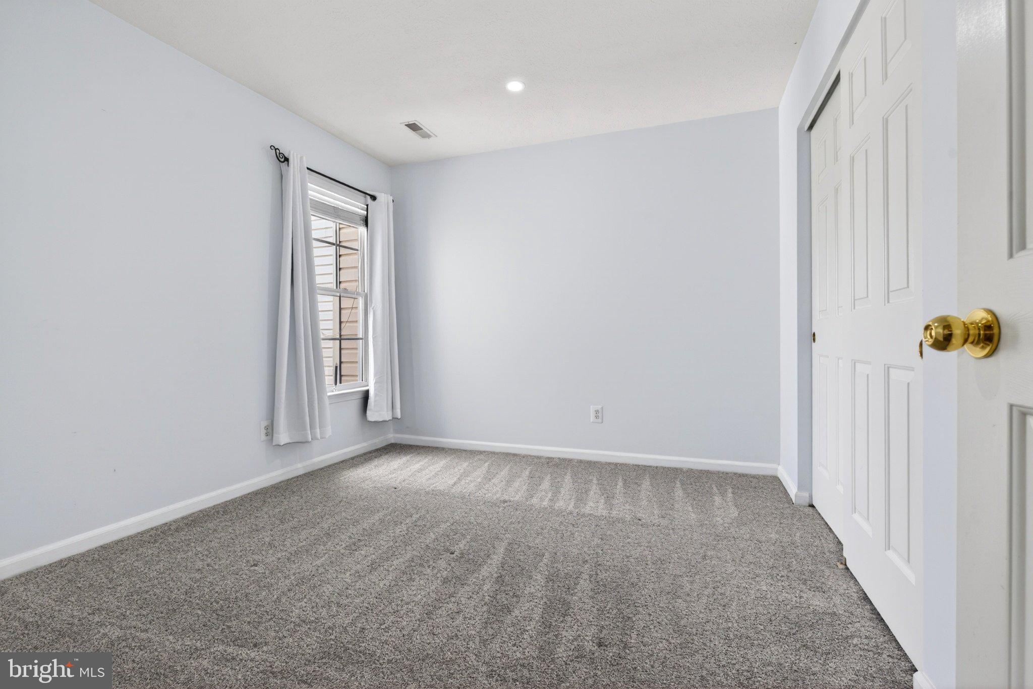 LOU MAR ESTATES - Residential