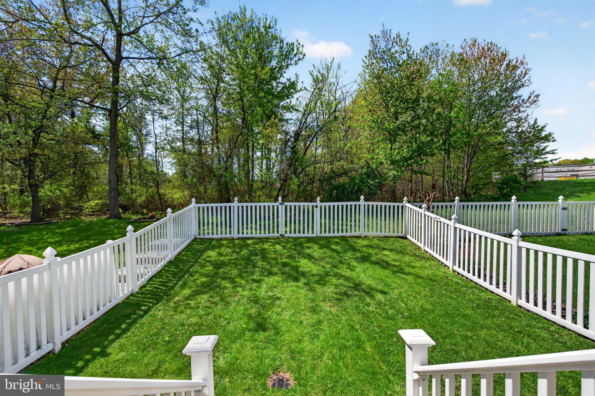 LOU MAR ESTATES - Residential