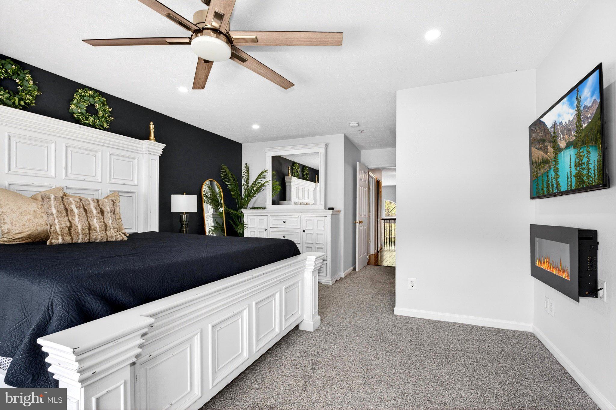 LOU MAR ESTATES - Residential