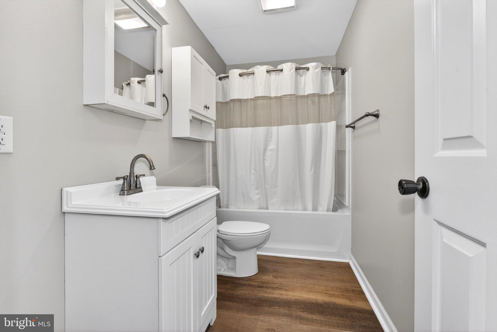 LOU MAR ESTATES - Residential