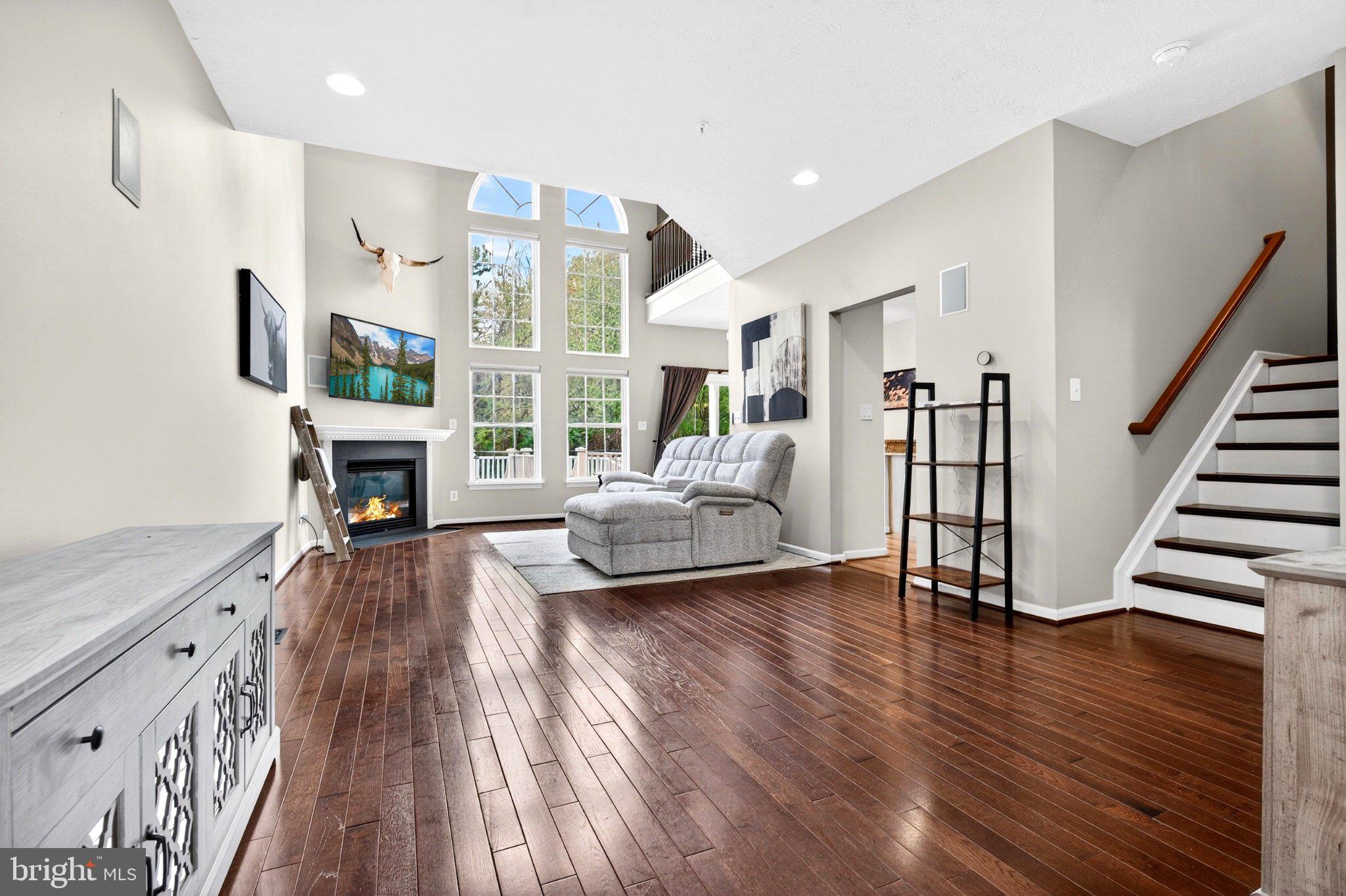 LOU MAR ESTATES - Residential