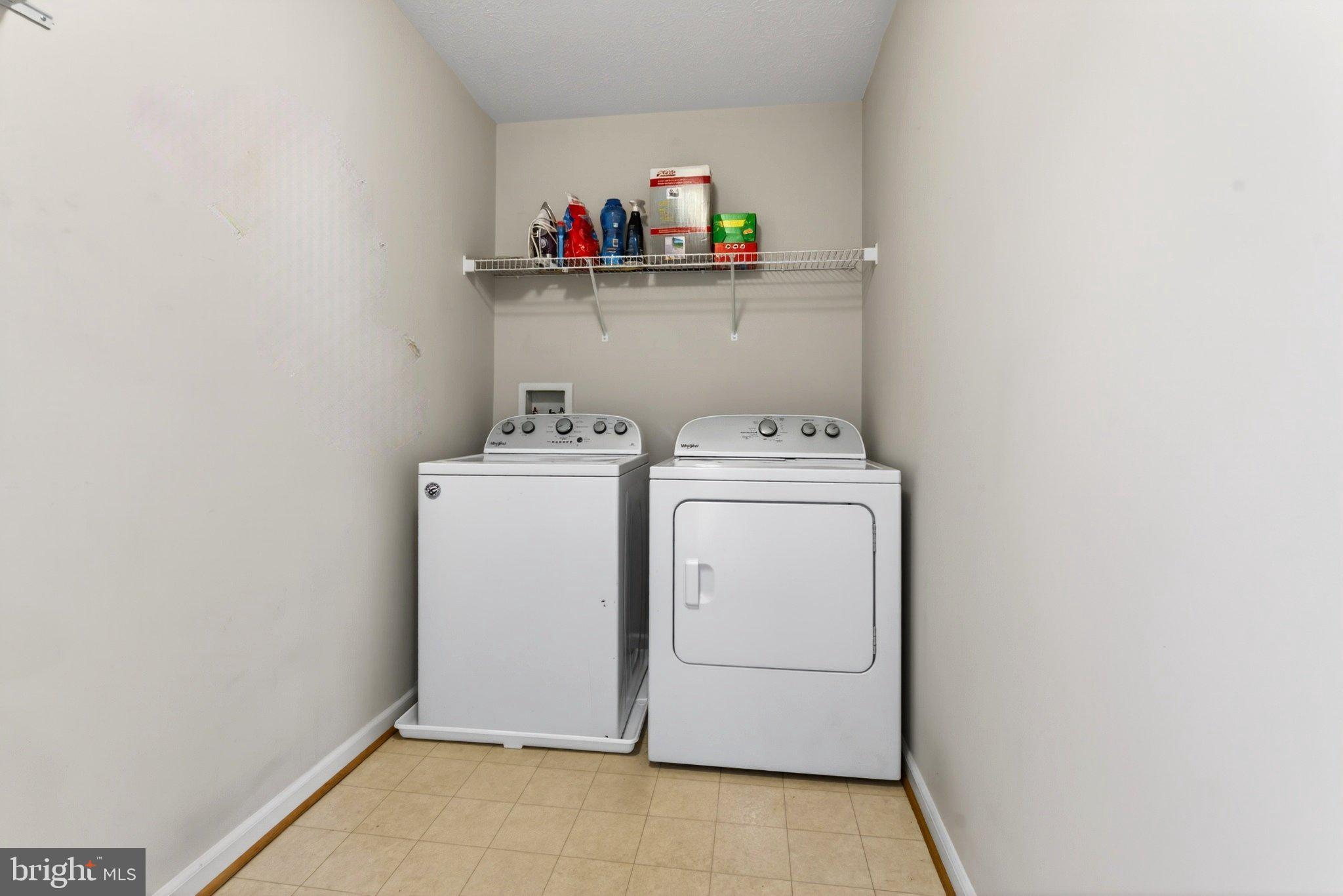 LOU MAR ESTATES - Residential