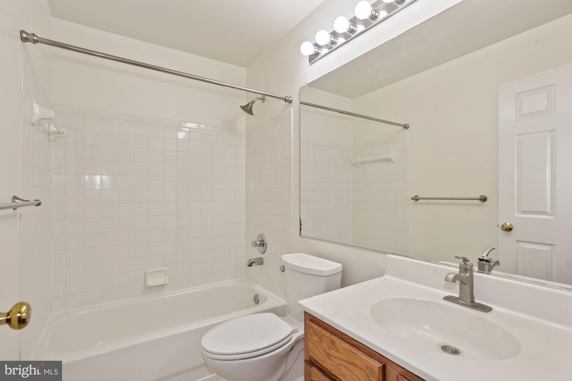 ASHBURN FARM - Residential Lease