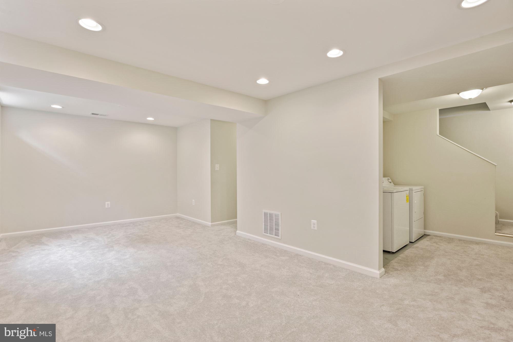 ASHBURN FARM - Residential Lease