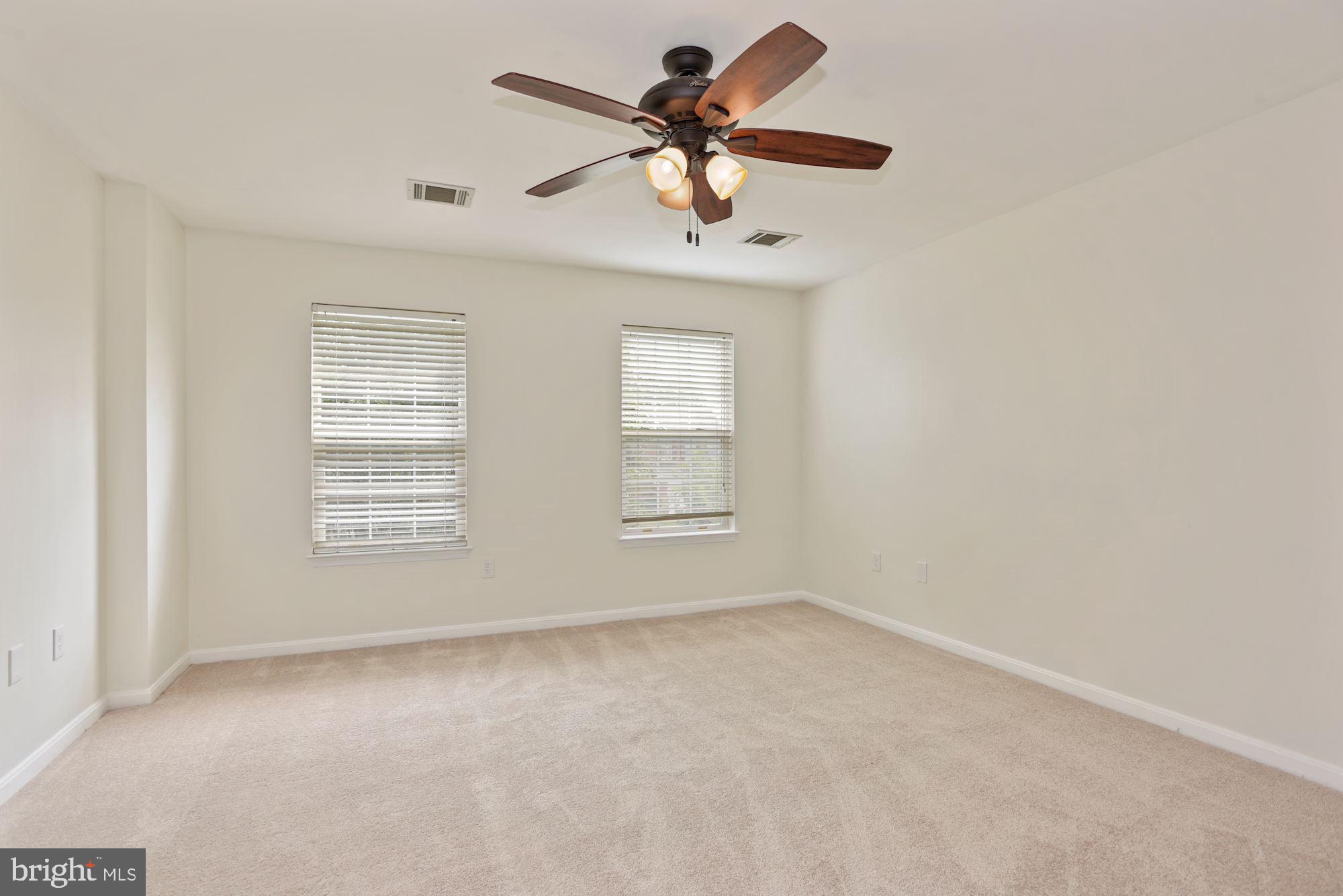 ASHBURN FARM - Residential Lease