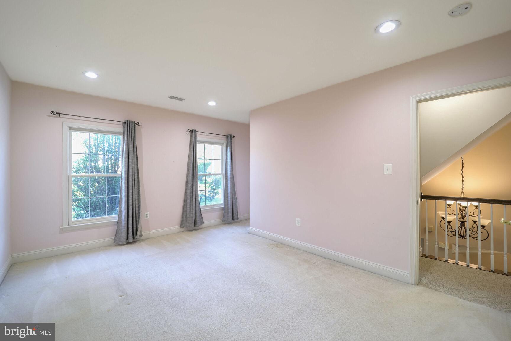 HAMPSHIRE GREENS - Residential