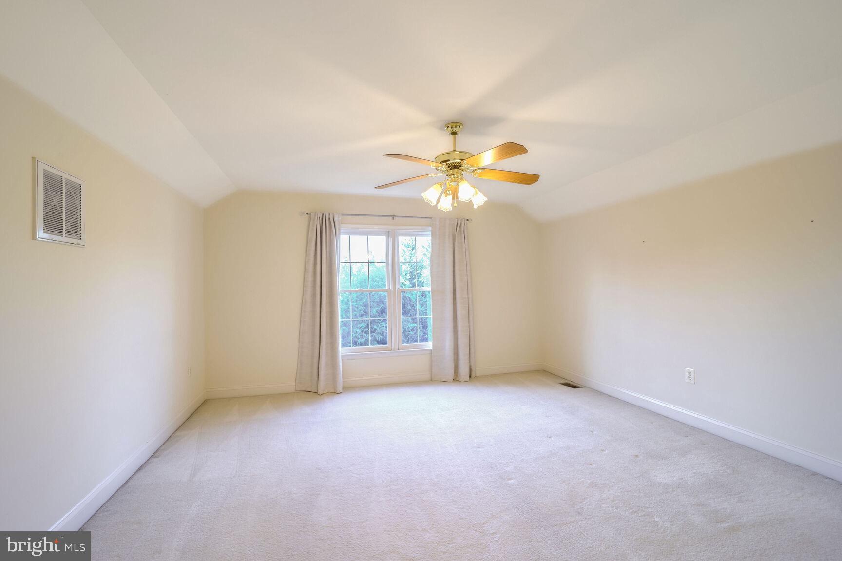 HAMPSHIRE GREENS - Residential