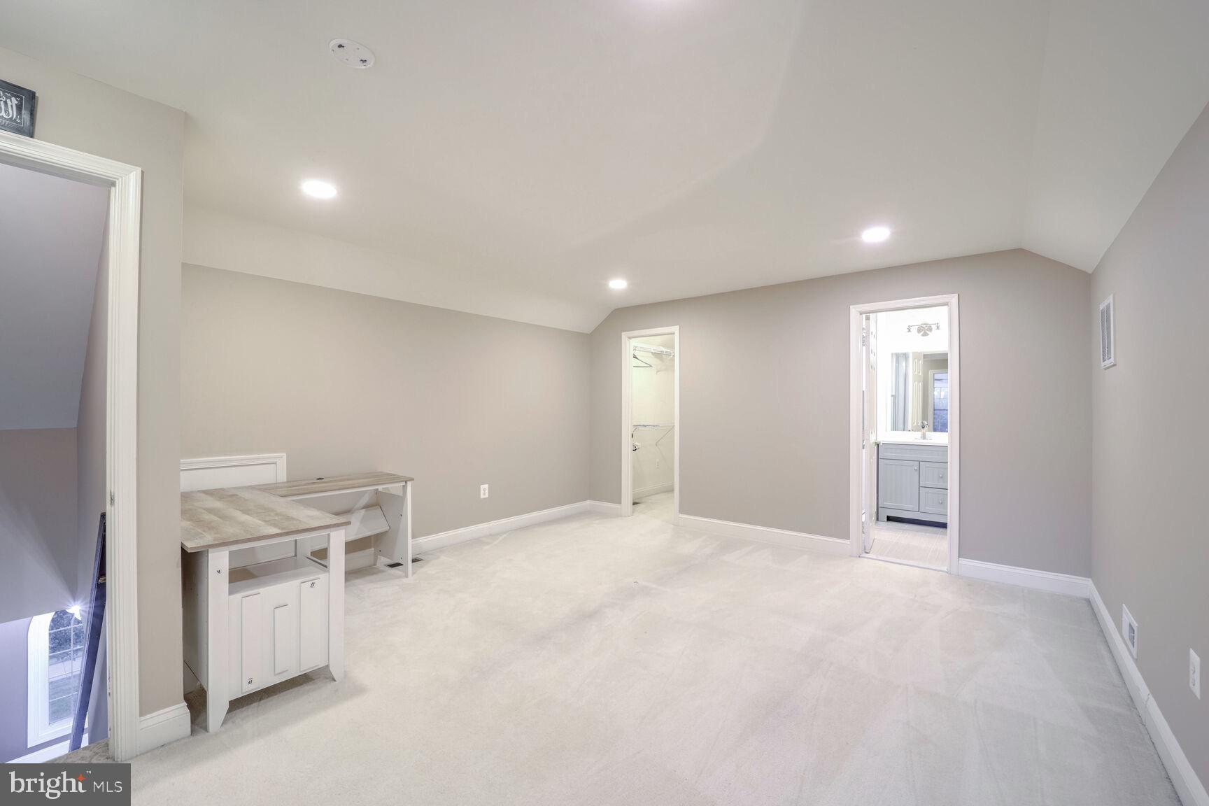 HAMPSHIRE GREENS - Residential