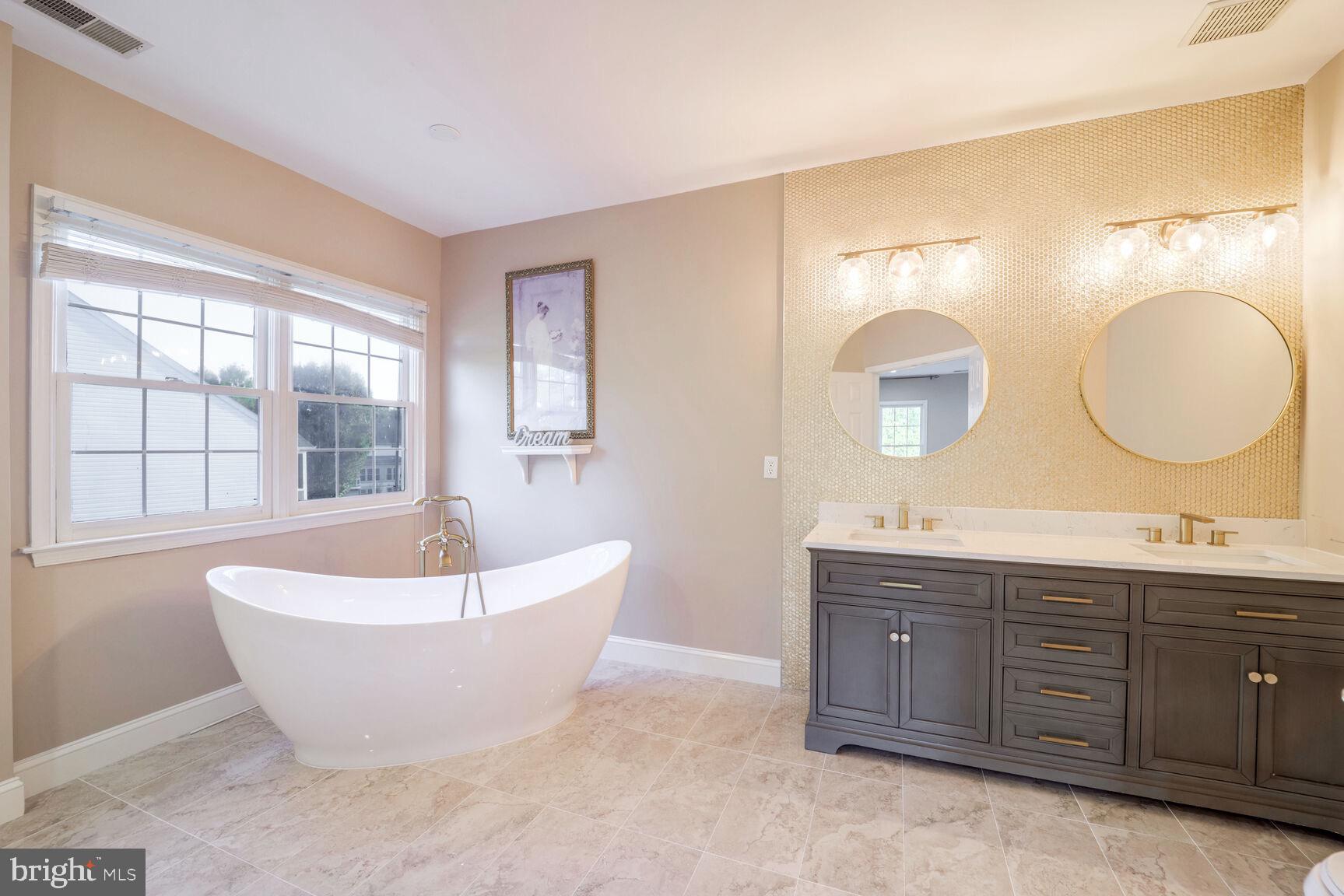 HAMPSHIRE GREENS - Residential