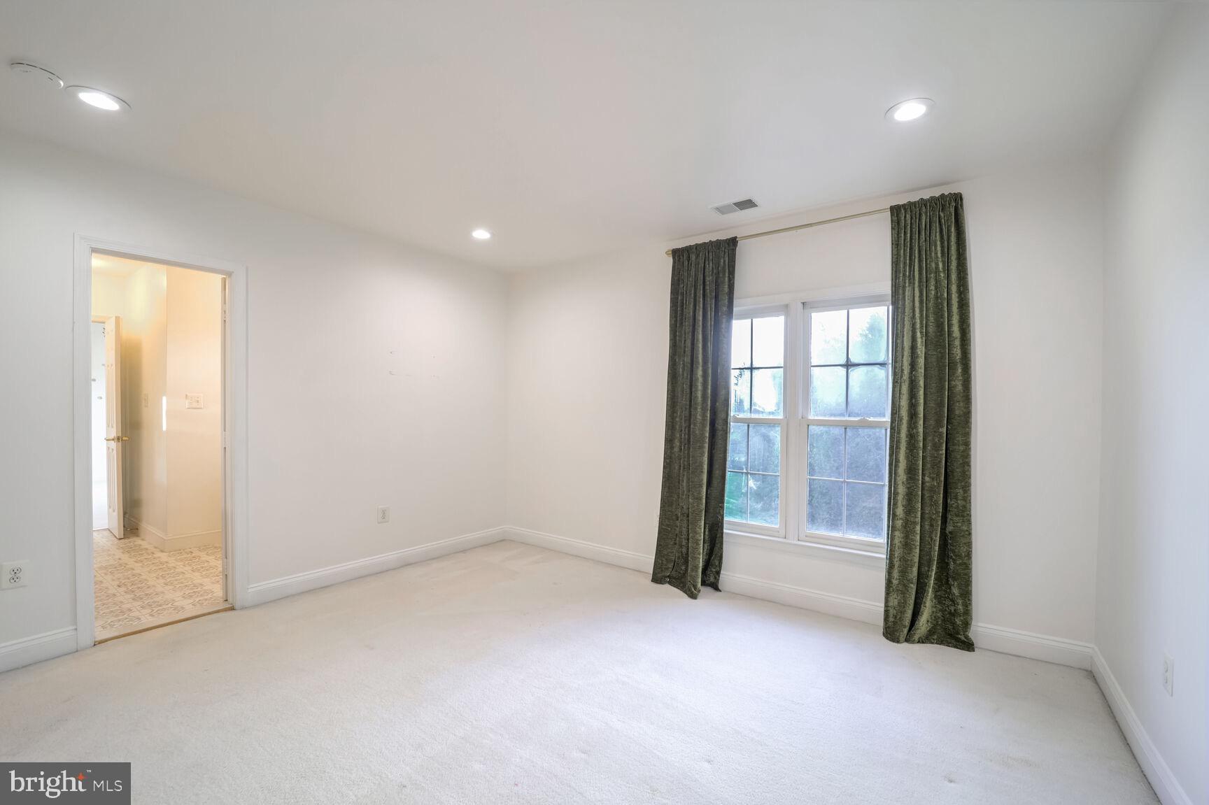 HAMPSHIRE GREENS - Residential