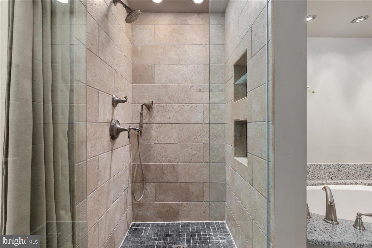 CASCADES/POTOMAC - Residential