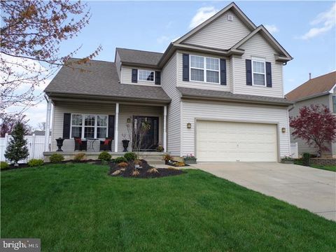 Photo of 132 Betsy Ross Way, WOODBURY, NJ 08096 (MLS # NJGL2068364)