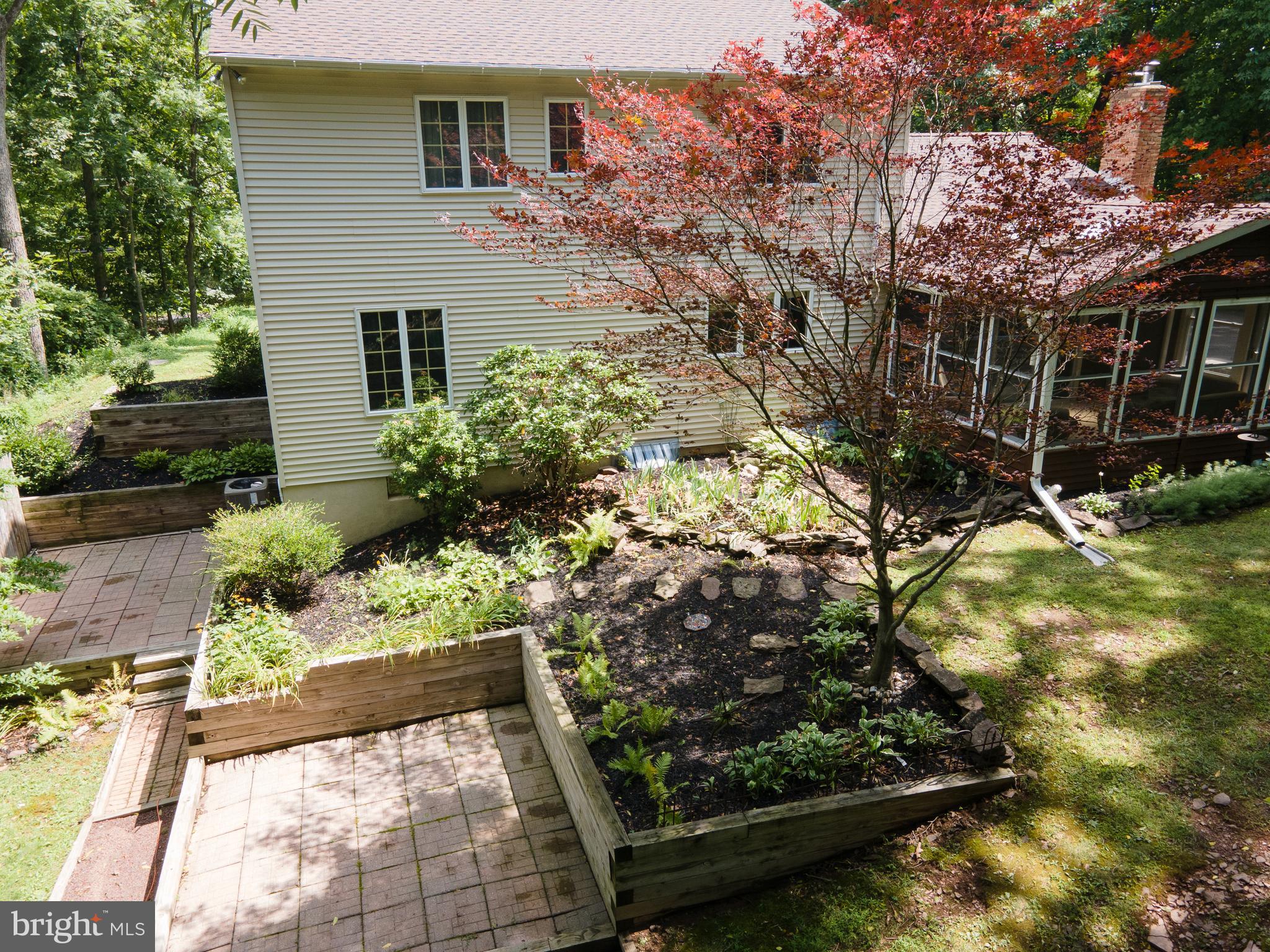 748 ROLLING HILLS ROAD
