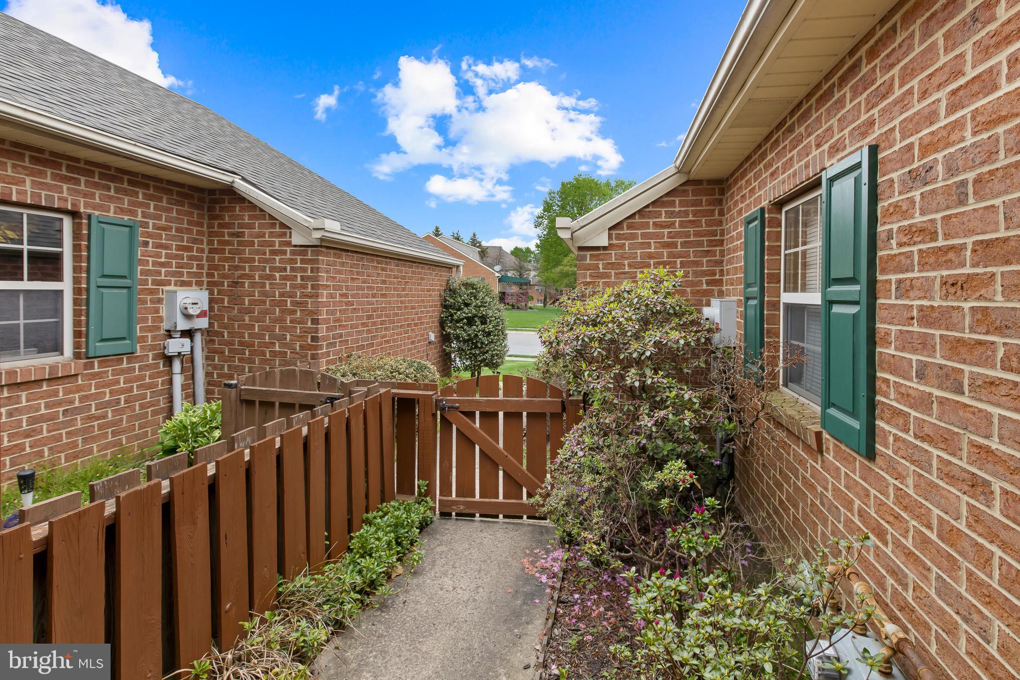 WOODS EDGE - Residential