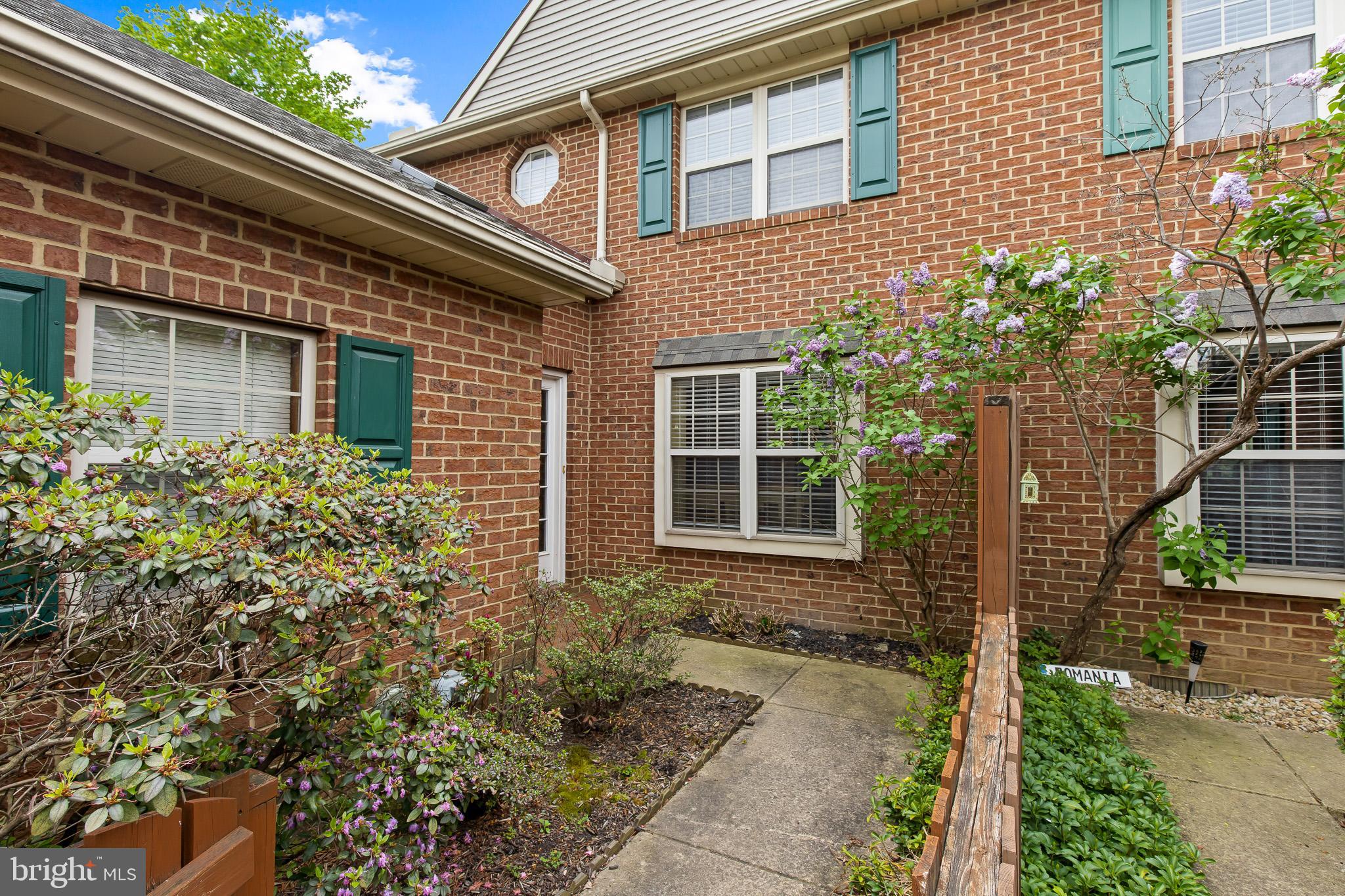 WOODS EDGE - Residential