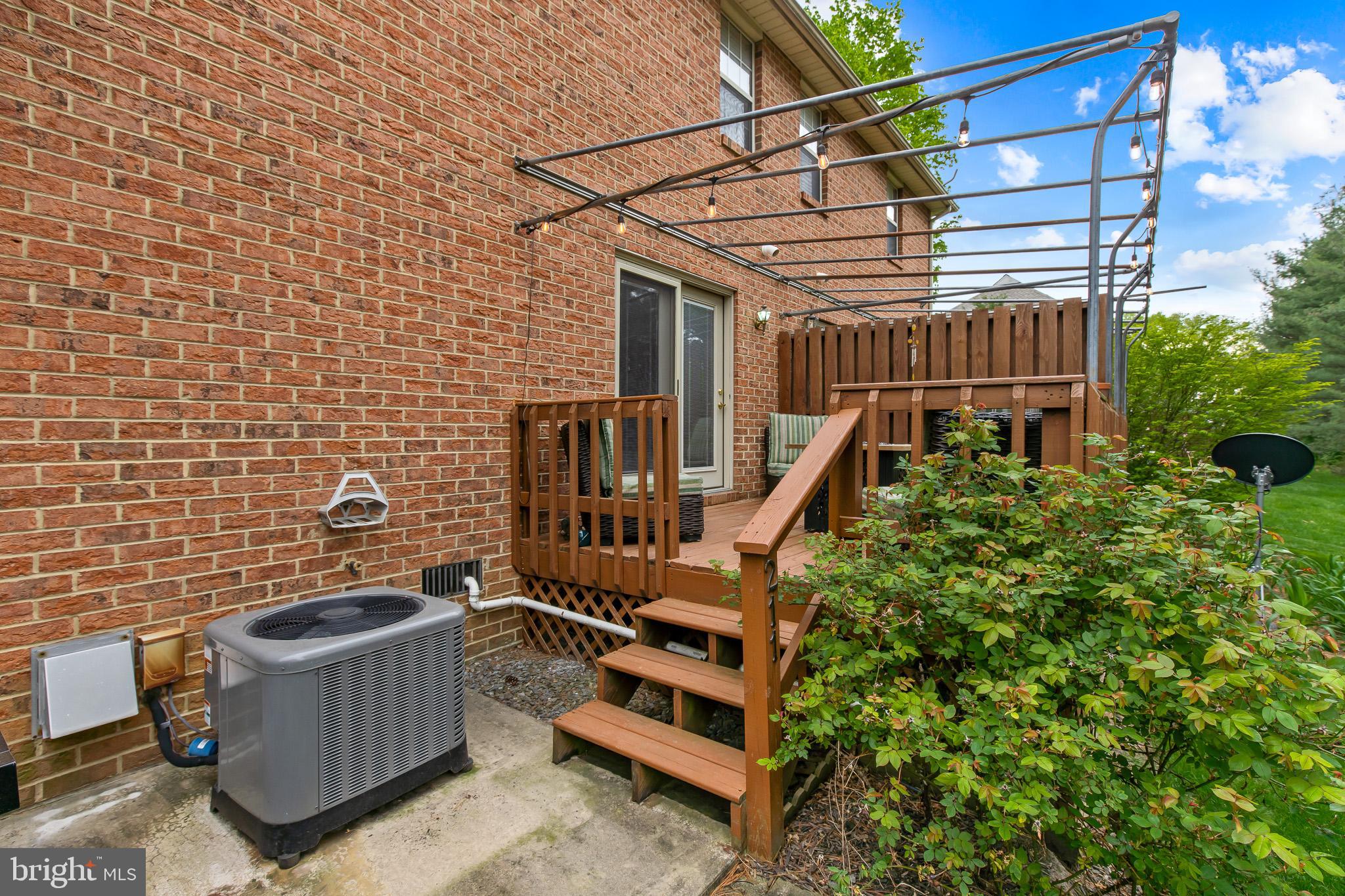WOODS EDGE - Residential
