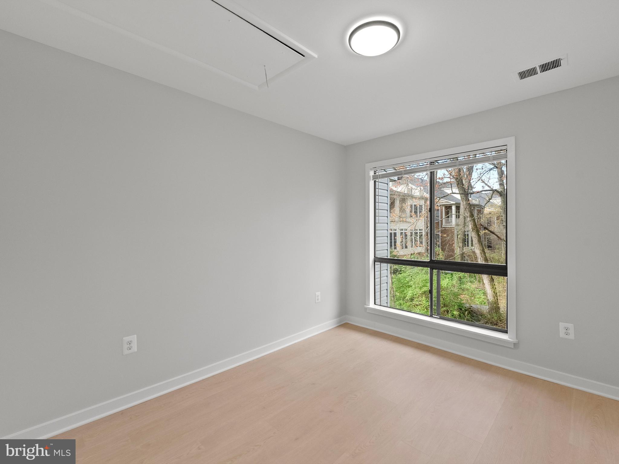 MELVILLE - Residential Lease