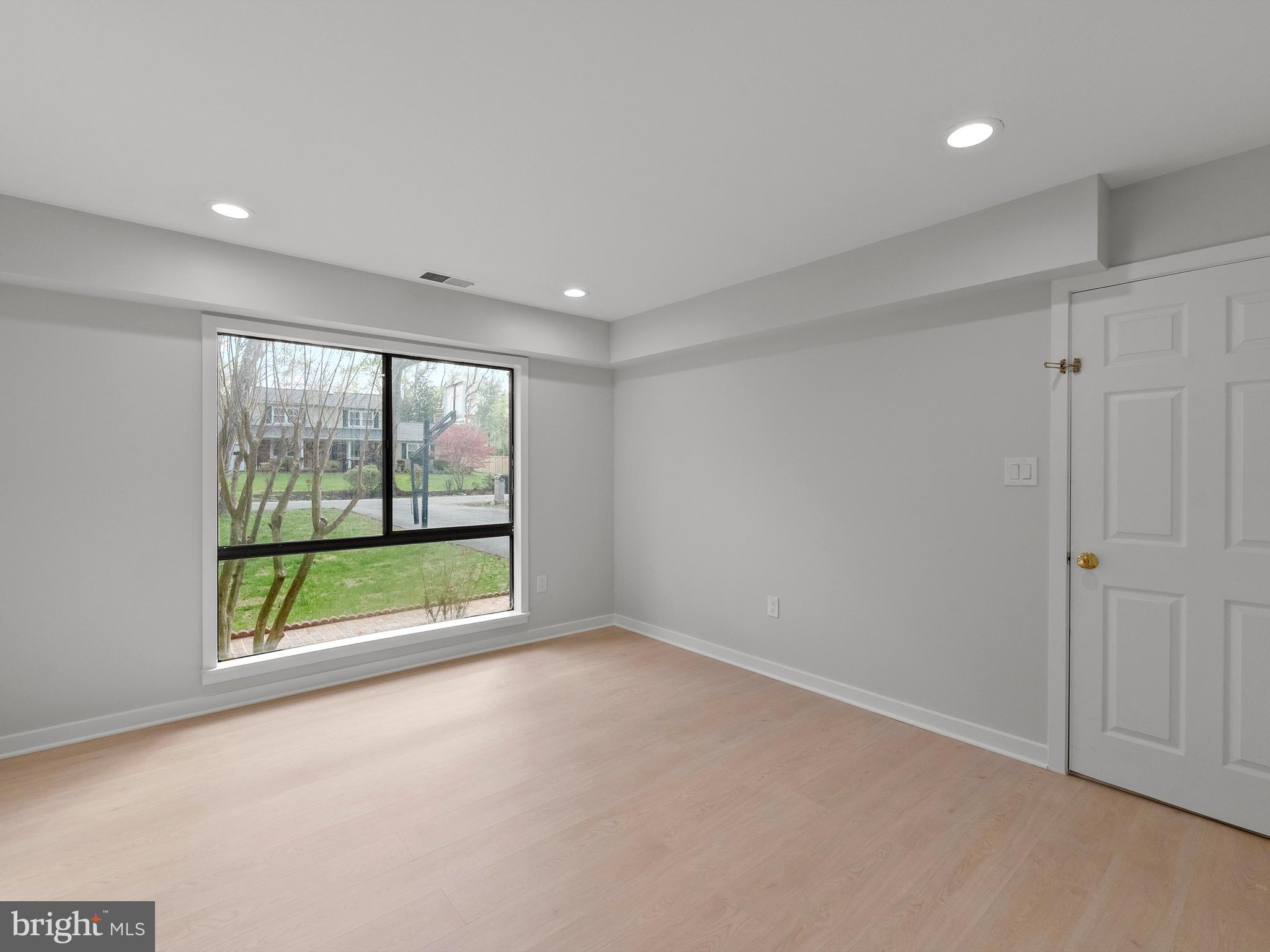 MELVILLE - Residential Lease