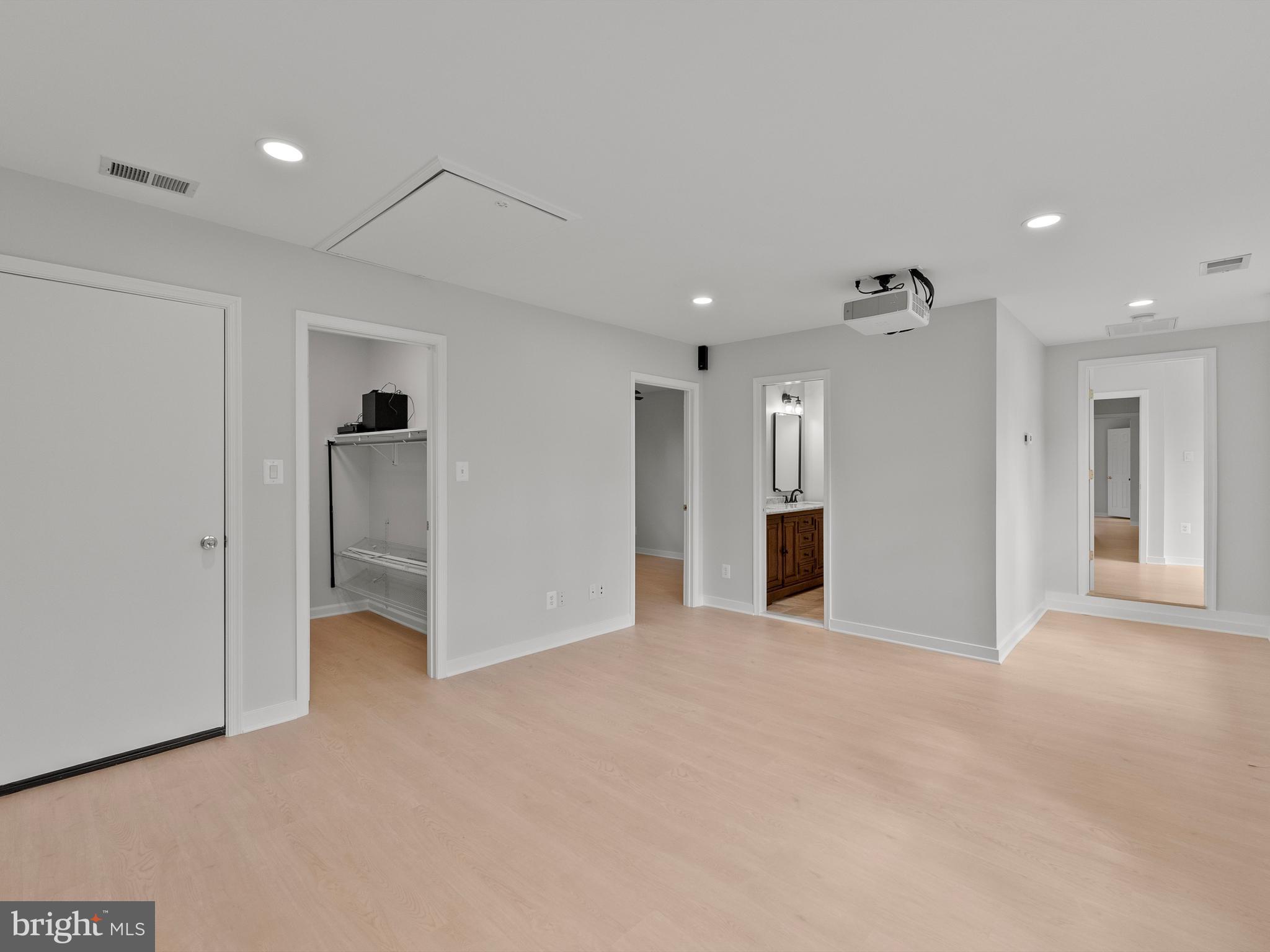 MELVILLE - Residential Lease