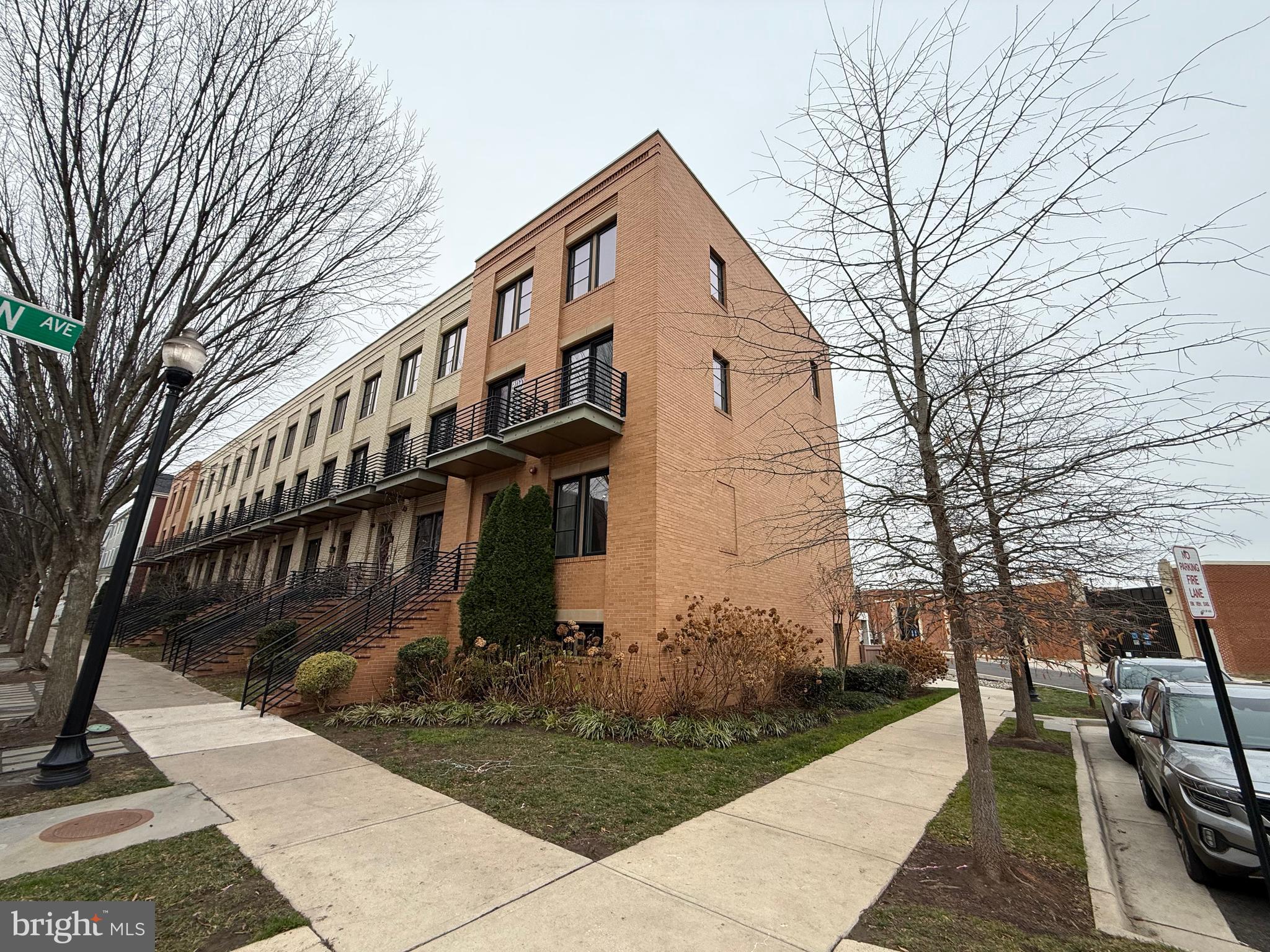 POTOMAC YARD - Residential Lease