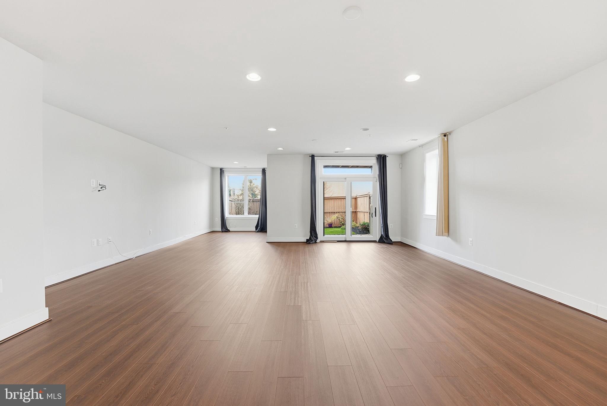 POTOMAC YARD - Residential Lease