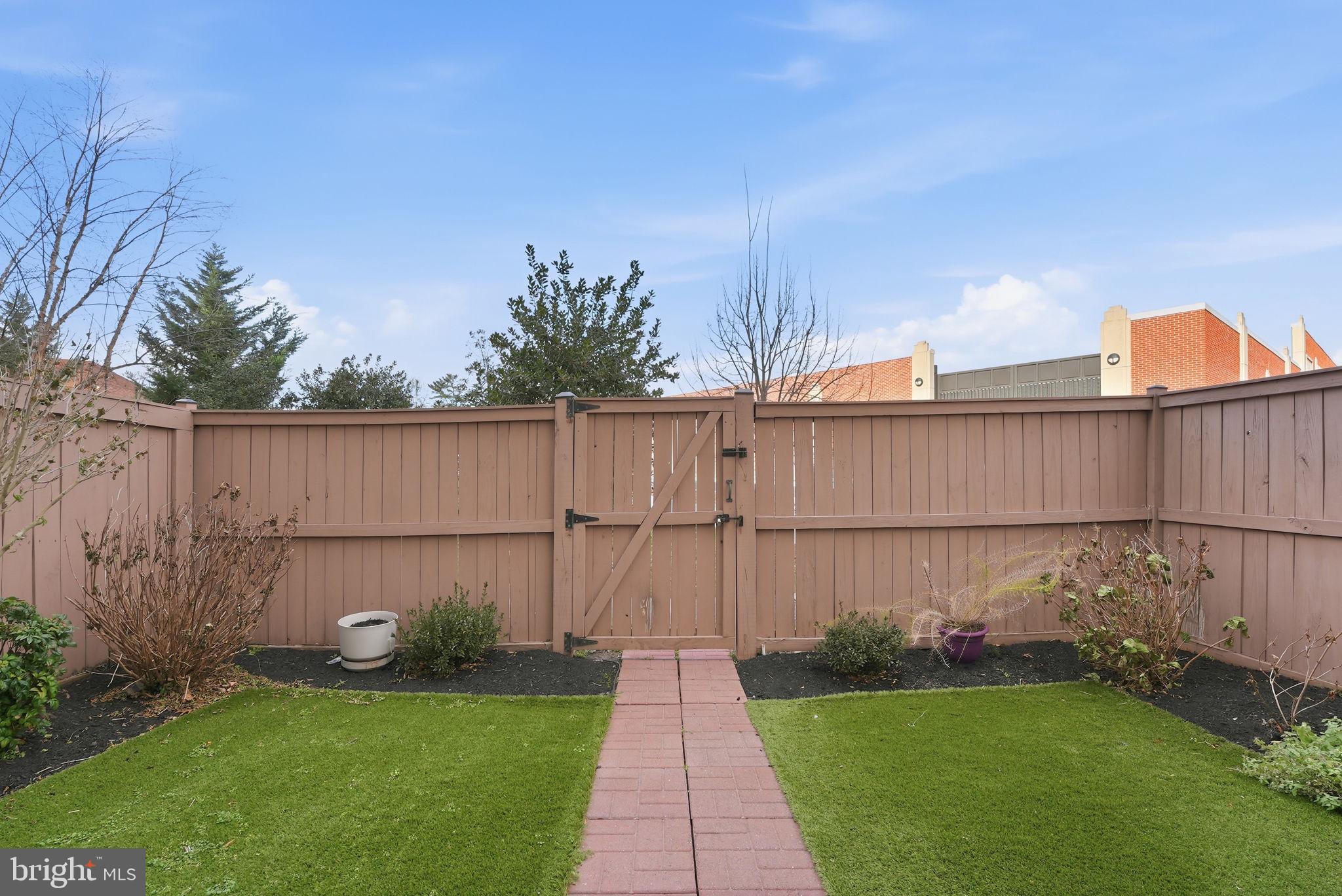 POTOMAC YARD - Residential Lease