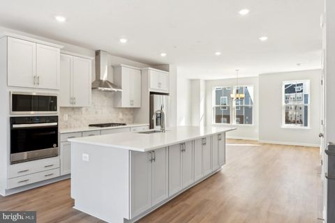 Townhouse For Sale - 9612 Killenney Place<br/> WALDORF, MD 20601