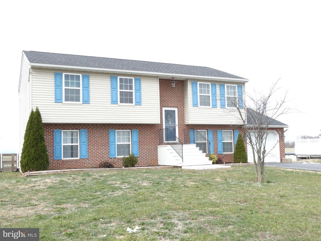 Photo of 15423 Camden Dr N, GREENCASTLE, PA 17225 (MLS # PAFL2031648)
