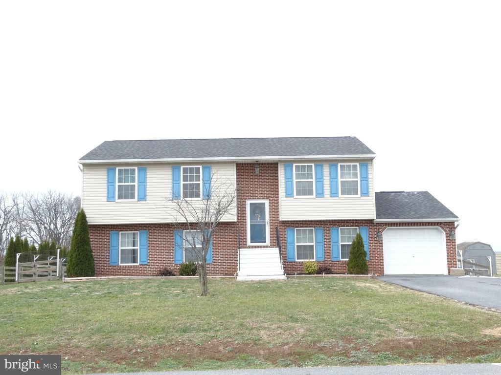 Photo of 15423 Camden Dr N, GREENCASTLE, PA 17225 (MLS # PAFL2031648)