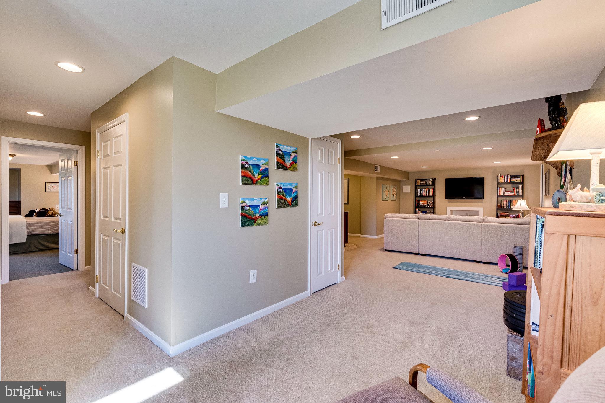 CHANTILLY HIGHLANDS - Residential