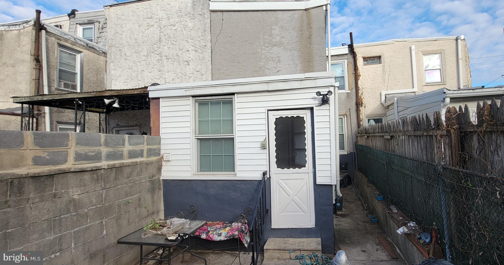 EAST KENSINGTON - Residential