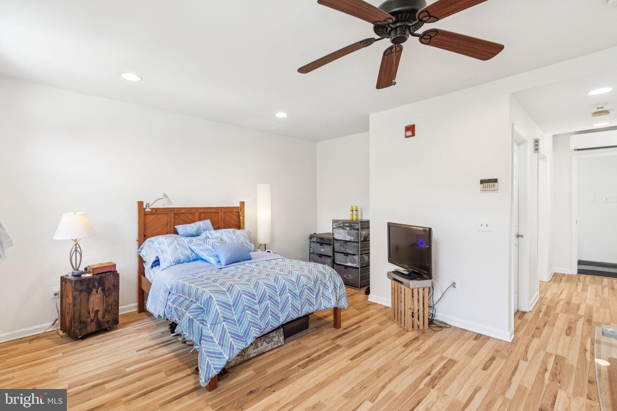 WASHINGTON SQ WEST - Residential Income