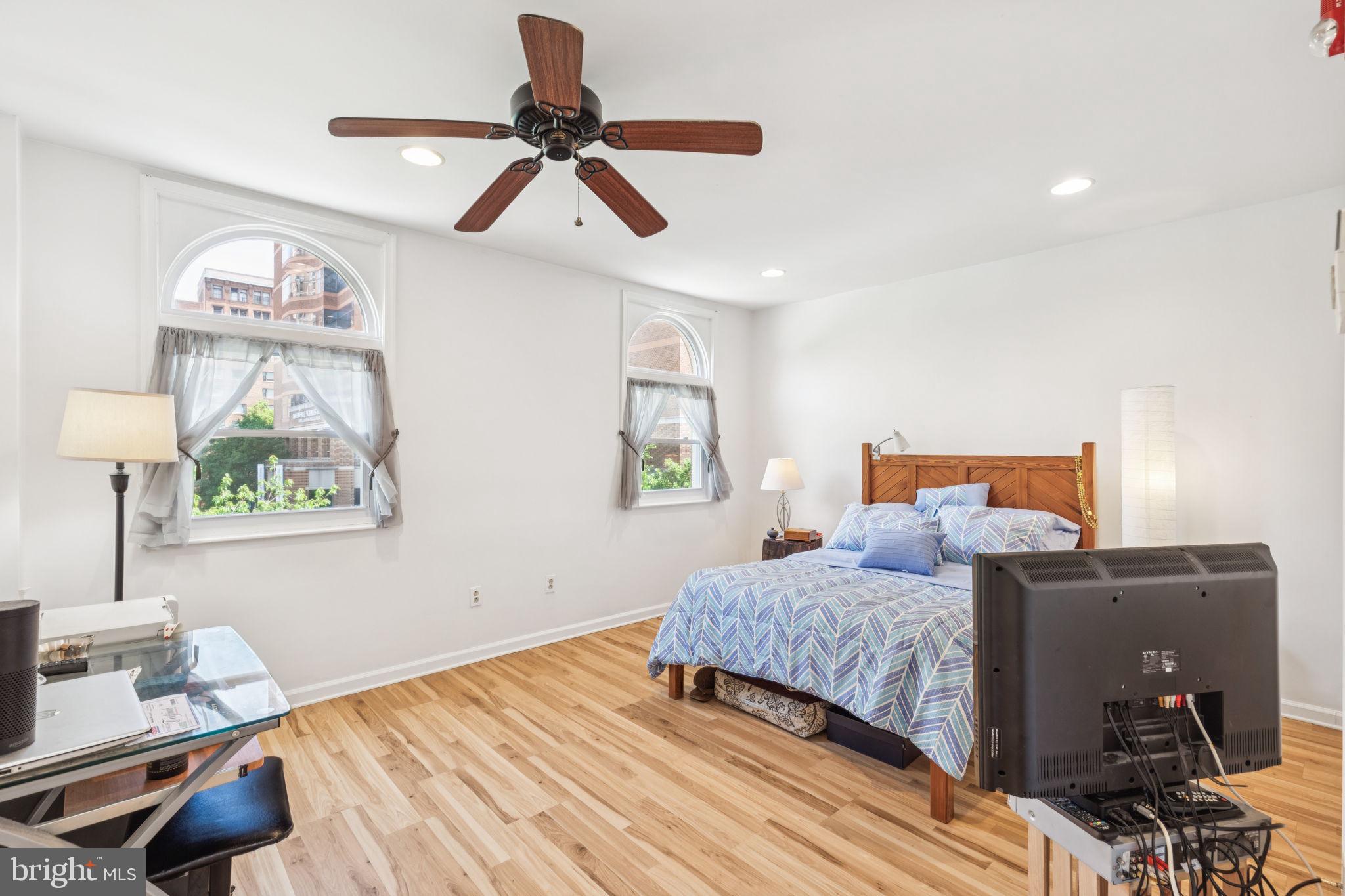 WASHINGTON SQ WEST - Residential Income