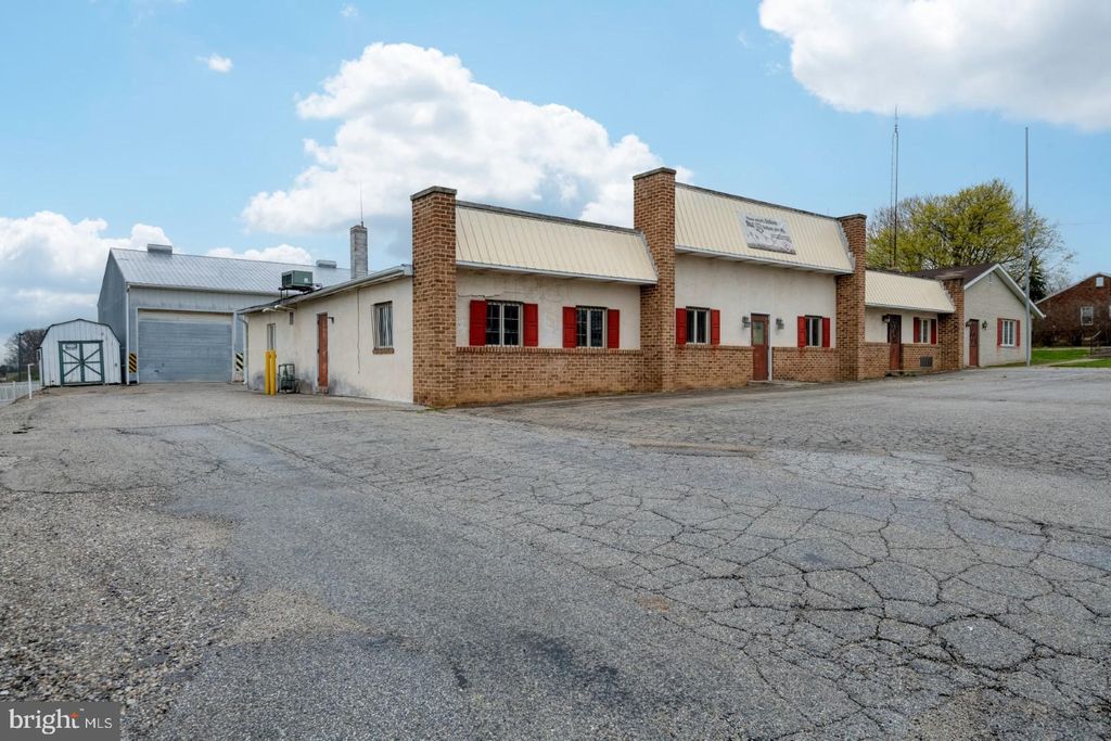 Photo of 33 Fairview Drive, HANOVER, PA 17331 (MLS # PAYK2096710)