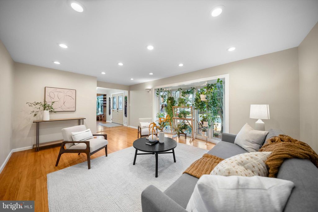 Photo of 9808 Laurel Street, FAIRFAX, VA 22032 (MLS # VAFX2291454)