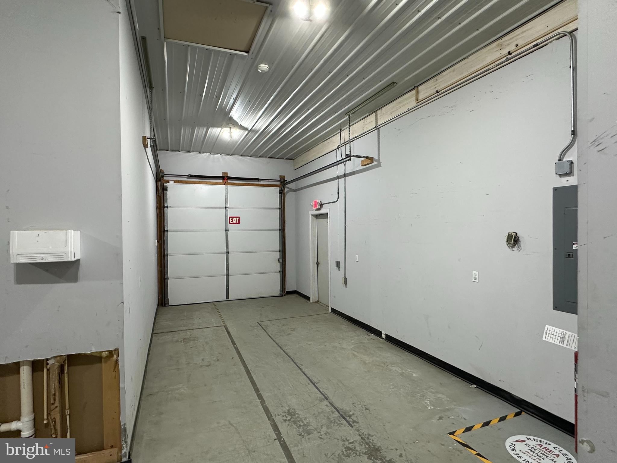 CARLTON BUSINESS PARK - Commercial Lease